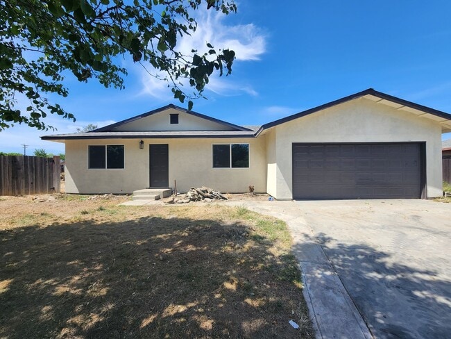 Beautiful Remodled, 4 Bedroom Home! - Beautiful Remodled, 4 Bedroom Home!