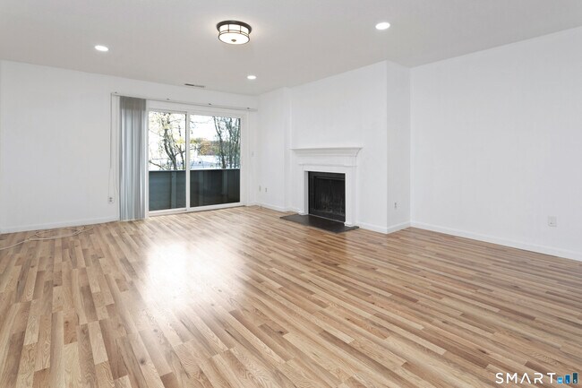 Photo - 267 W Cedar St