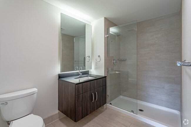 2BR, 2BA - 1319 SF