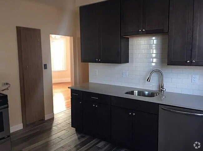 Building Photo - 11 Heath St Rental