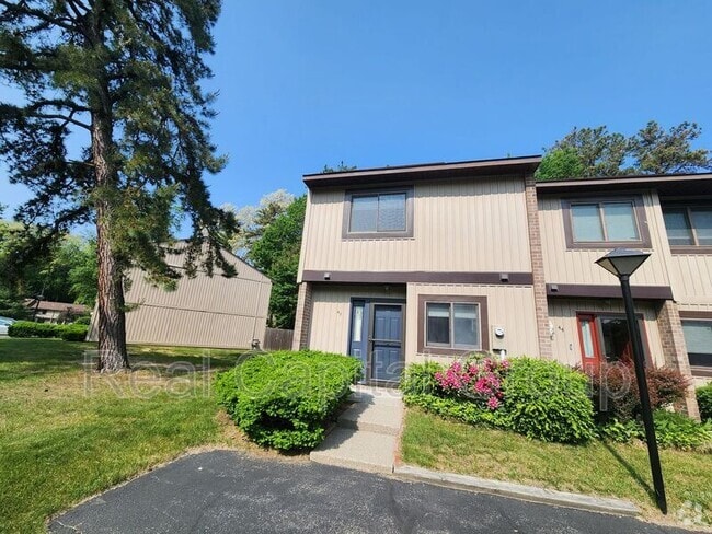 Building Photo - 43 Point of Woods Dr Rental