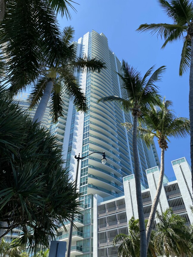 Building Photo - 1331 Brickell Bay Dr Unit 4407