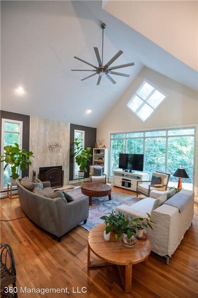 Photo - 4 br, 3.5 bath House - 684 Highland Road