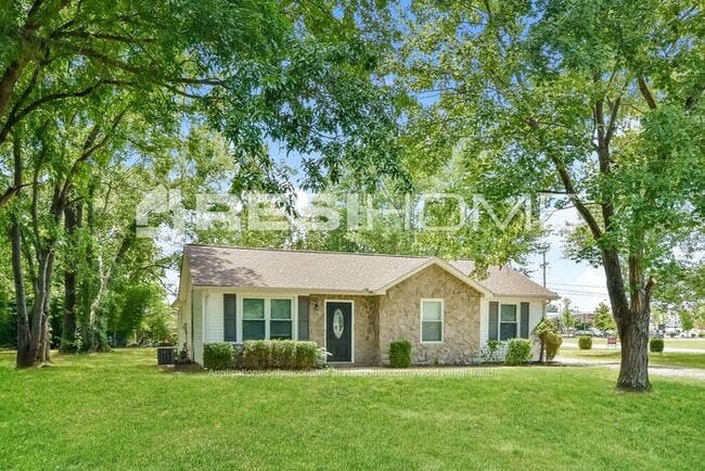 Building Photo - 100 Vanderford Ln