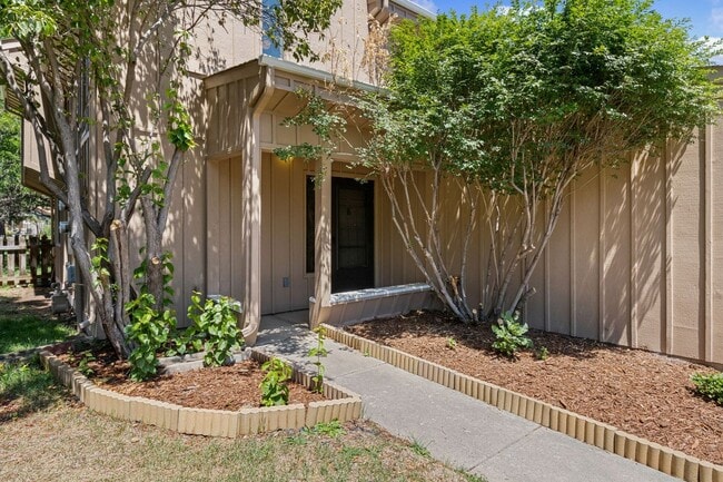 512 Strachan Dr