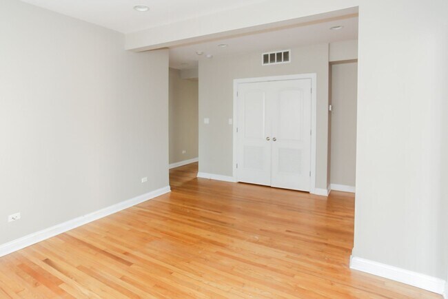 3804 N Marshfield Ave Unit 2