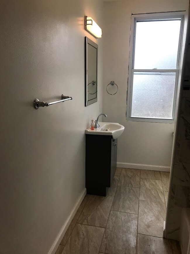 1st floor full bath - 430 Pearl St Unit Apt. #2