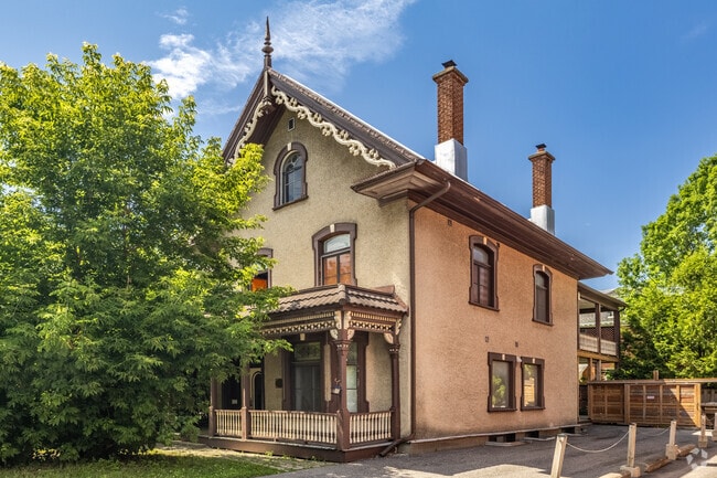 Building Photo - Laurier Apartments