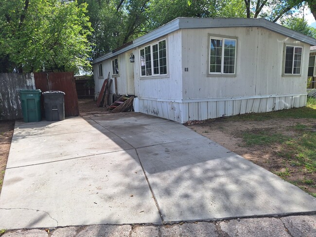 Photo - 512 Windsor Ln