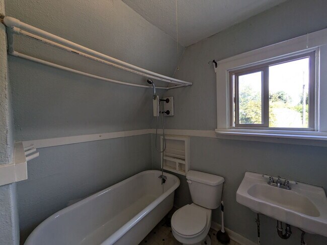 Photo - Across from Bellingham High | 5 Bed, 2 Bath Home | Minutes to Trader Joe's & I-5 | Pet Friendly |...