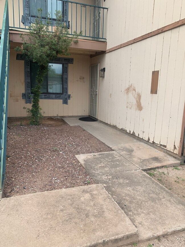 Building Photo - 9009 E Broadway Blvd Unit 605