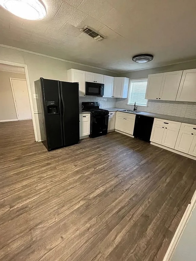 Photo - 6352 Diamond Ave