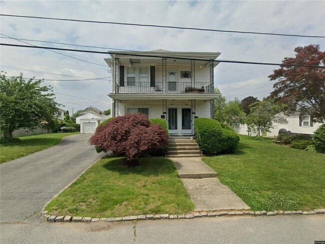 Building Photo - 110 Burbank St