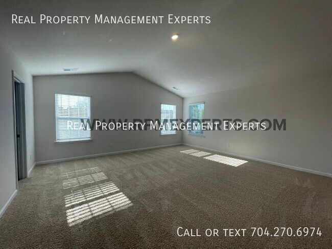 Photo - Luxury 4 Bedroom 2.5 Bath Home in Charlotte!