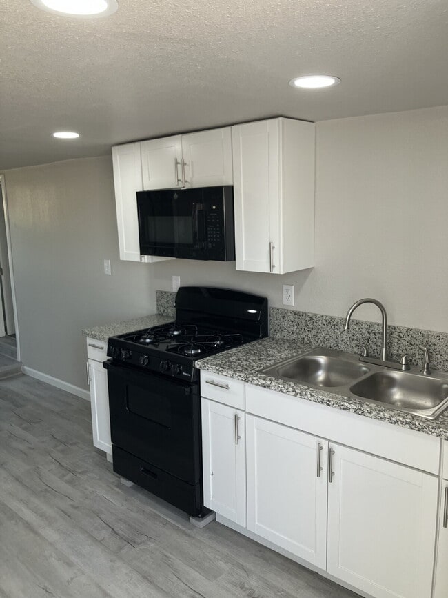 Photo - Now Leasing – Fully Renovated 1 Bed / 1 Ba... Unit 7