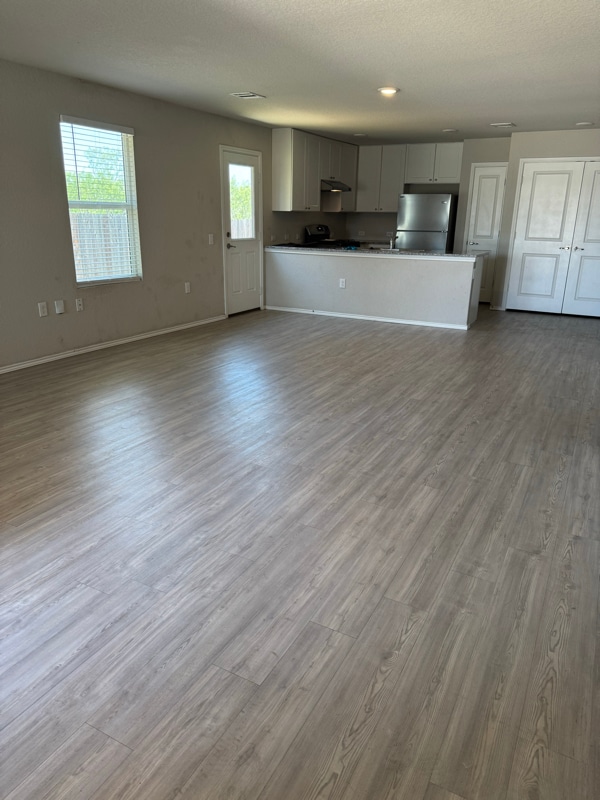 Photo - 607 Vermilion
