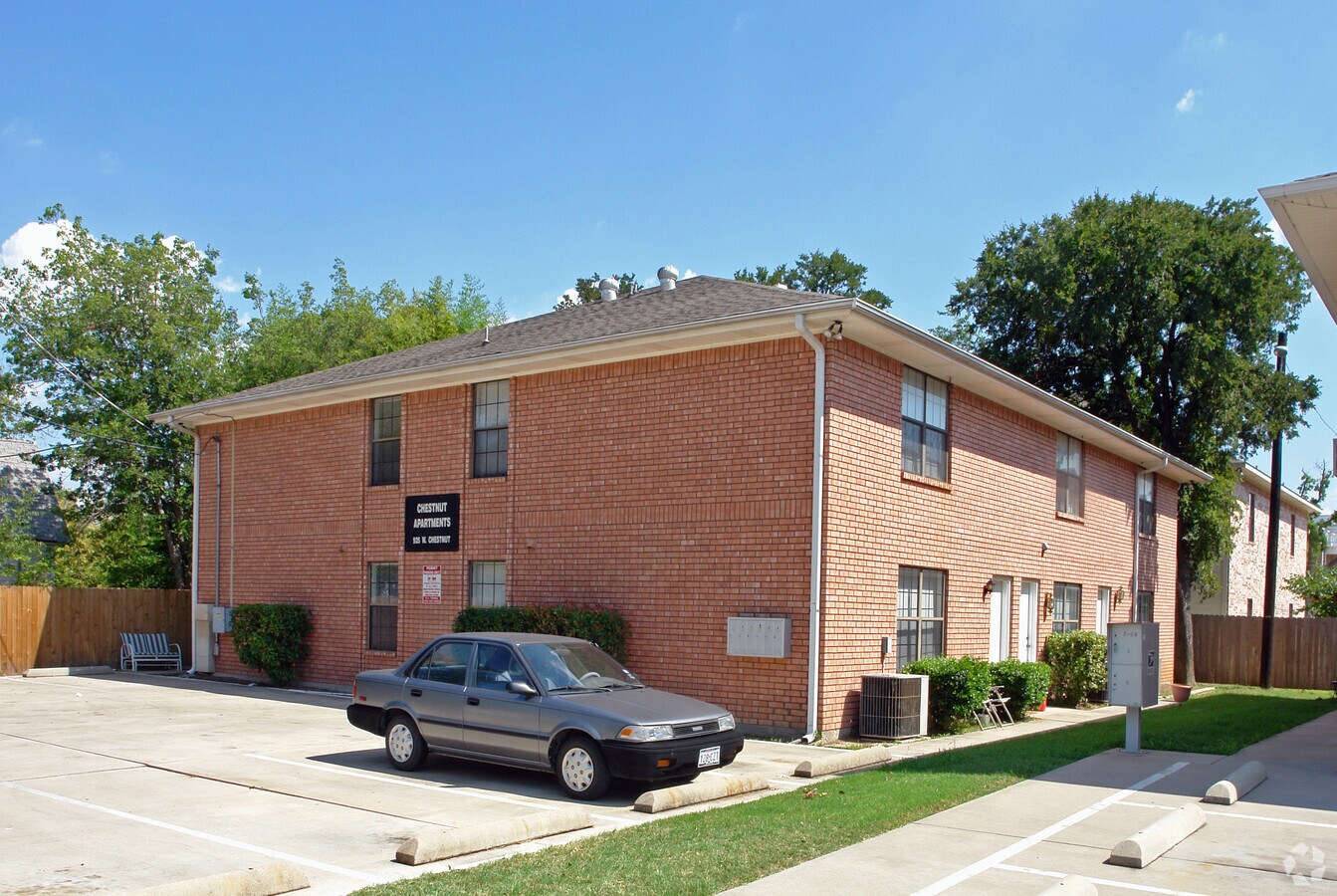 Chestnut Apartments - Chestnut Apartments