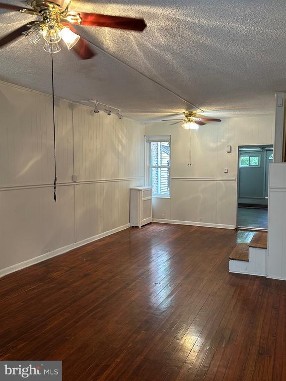 Photo - 135 W Courtland St