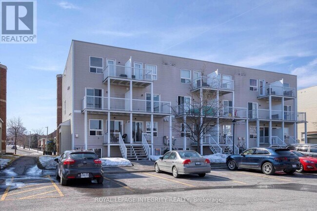 Photo - 888 Longfields Dr