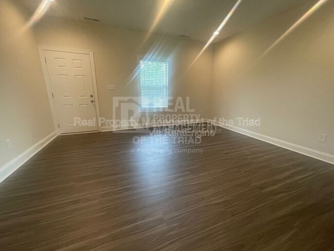 Photo - 206 Hassellwood Dr