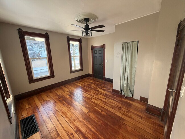 Photo - 489 Almond St Unit 1