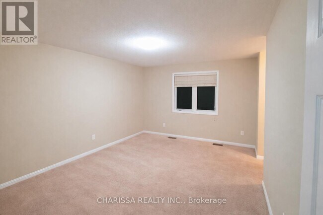 Photo - 483 Pozbou Cres