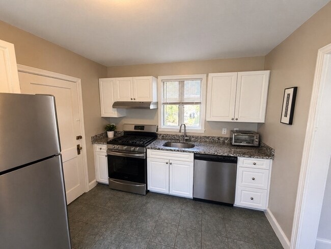 Building Photo - 147 Summer St Unit 1