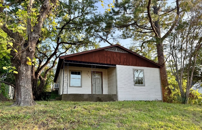 Building Photo - 428 E Elm St Rental