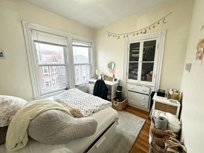 Photo - 80 Hillside St