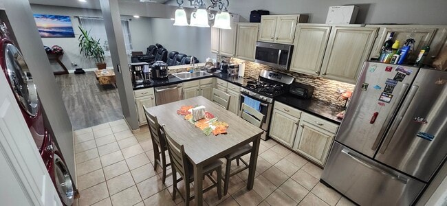 Photo - 539 Thorndale Dr