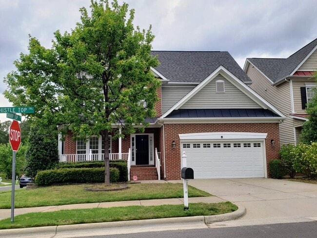 2.5 car gar and front porch - 120 Thistle Top Trl