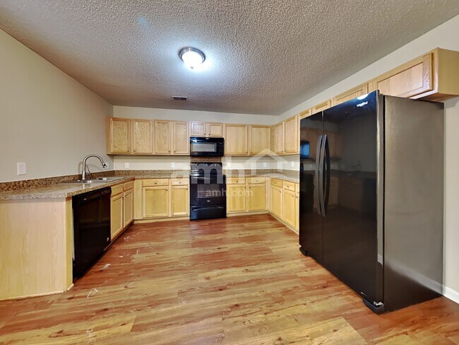 Photo - 101 Ducane St