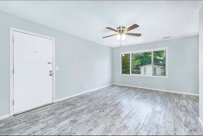 Photo - 1820 Sutton Plz Unit 3