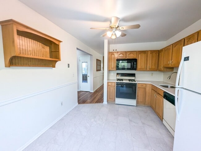 Photo - 79 Renaissance Ln