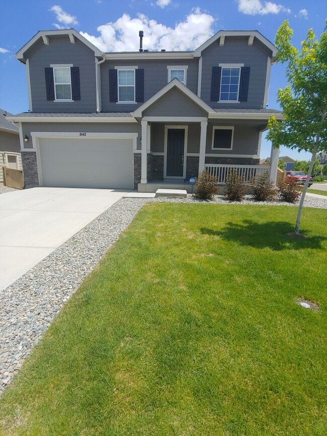 Building Photo - Gorgeous 4 Bed 3.5 Bath in Fantastic Location