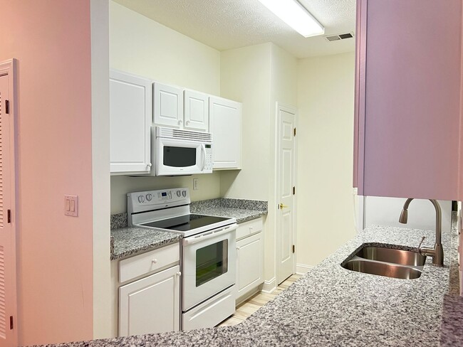 Photo - Available Now! 3 Bedroom, 2 Bath Windsor G...