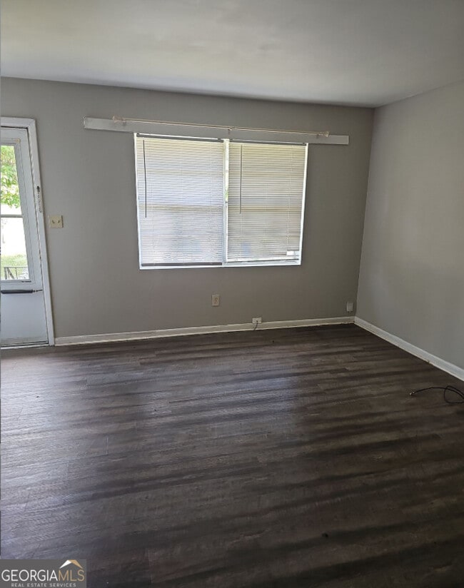 Photo - 6494 Lower Dixie Lake Rd