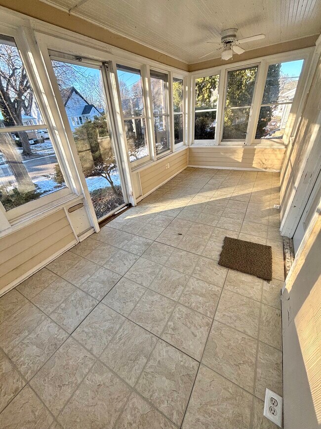 Photo - 418 N Foster Ave