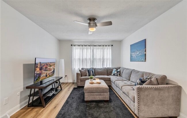 Photo - 3811 Edgepark Dr