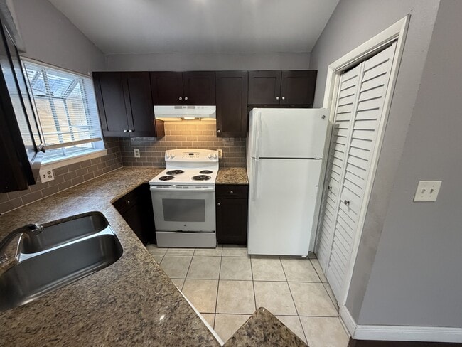 Photo - 1940 Lake Atriums Cir