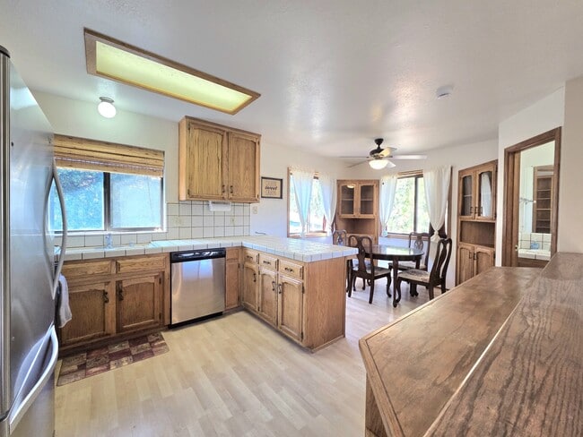 Photo - 1916 Pioneer Way