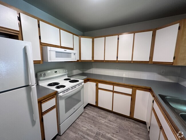 Building Photo - 1550 NW Milwaukee Ave Unit A-1 Rental