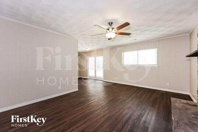 Photo - 902 Poinsettia Dr