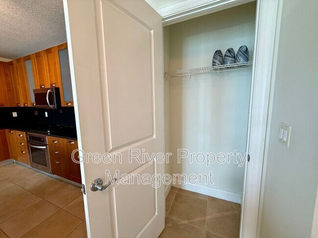 Photo - 1431 Riverplace Blvd
