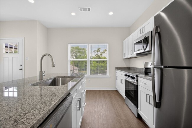 Building Photo - 3109 W 11th St Unit 3109 W 11th St - B