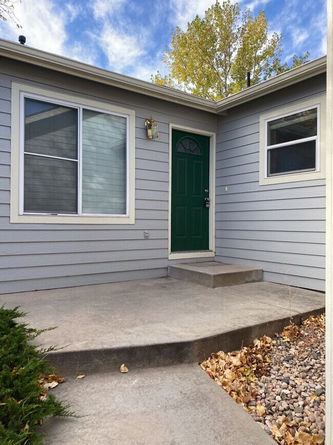 Refreshed and Spacious 3 Bed 3 Bath Townho... Casa Adosada Townhome en