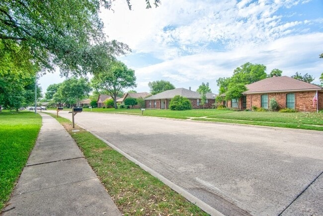Photo - 1410 Flameleaf Dr