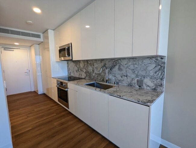 Photo - New Fully Furnished High Floor luxurious Studio with 1-Parking at 'A'ali'i Unit 3109