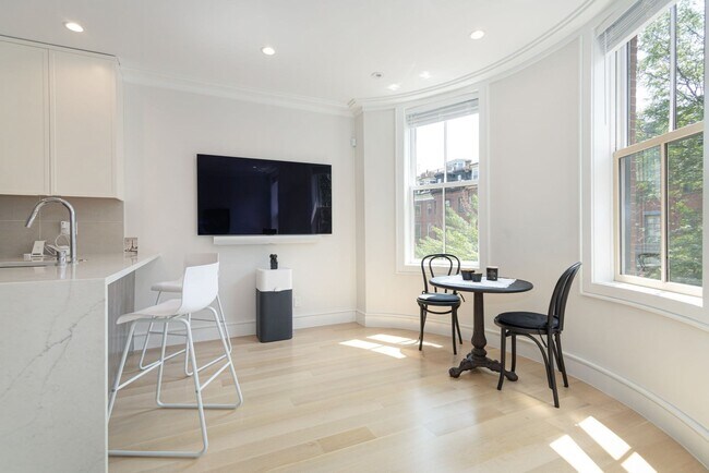 Photo - 53 Rutland Sq Unit 2