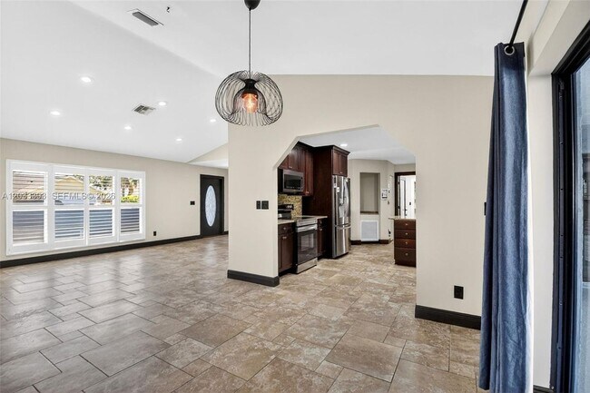 Photo - 13808 Geranium Pl
